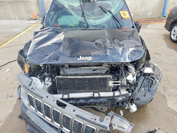 2019 JEEP RENEGADE Limited — Engine bay
