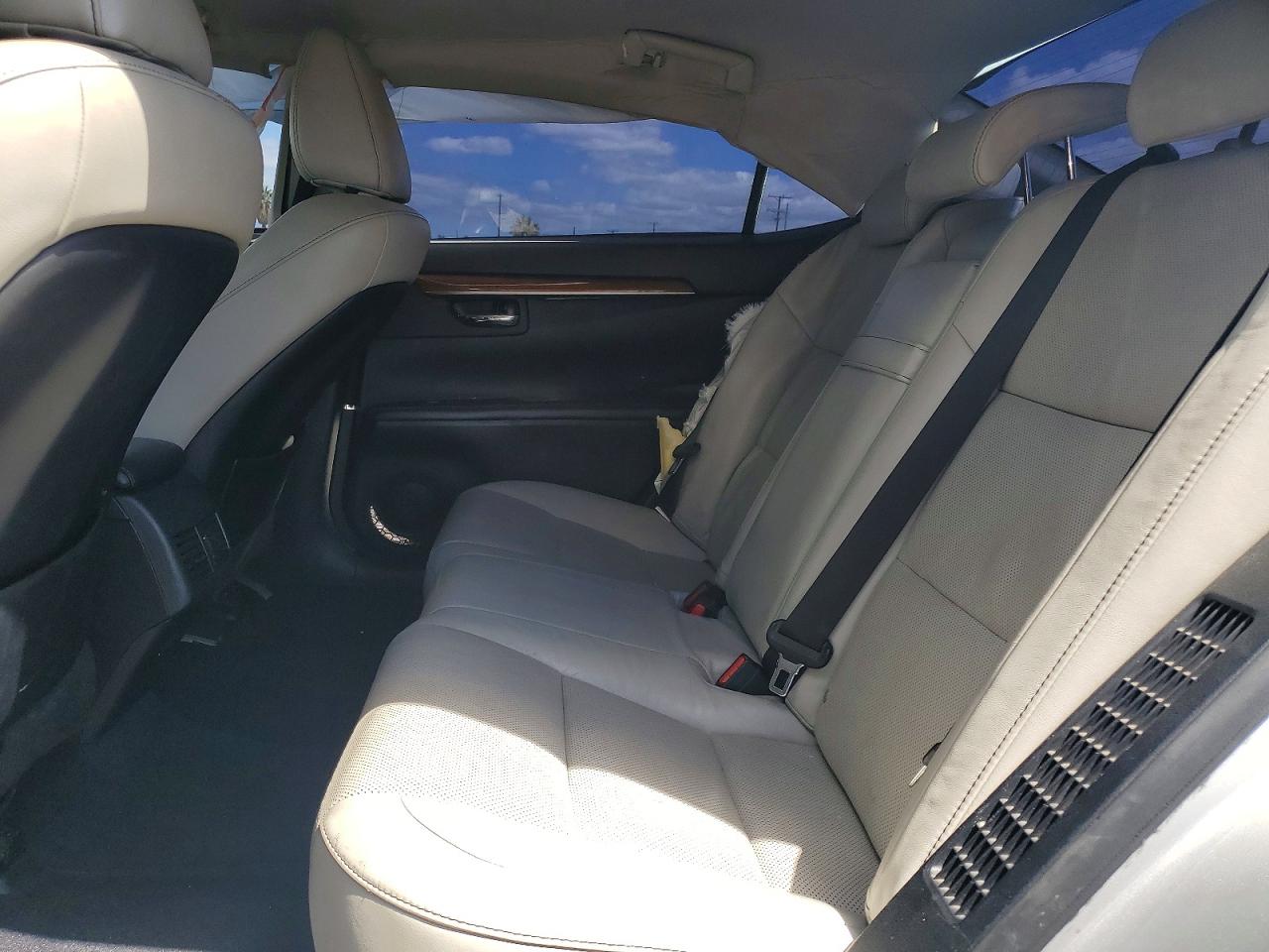 2013 LEXUS ES 300h
