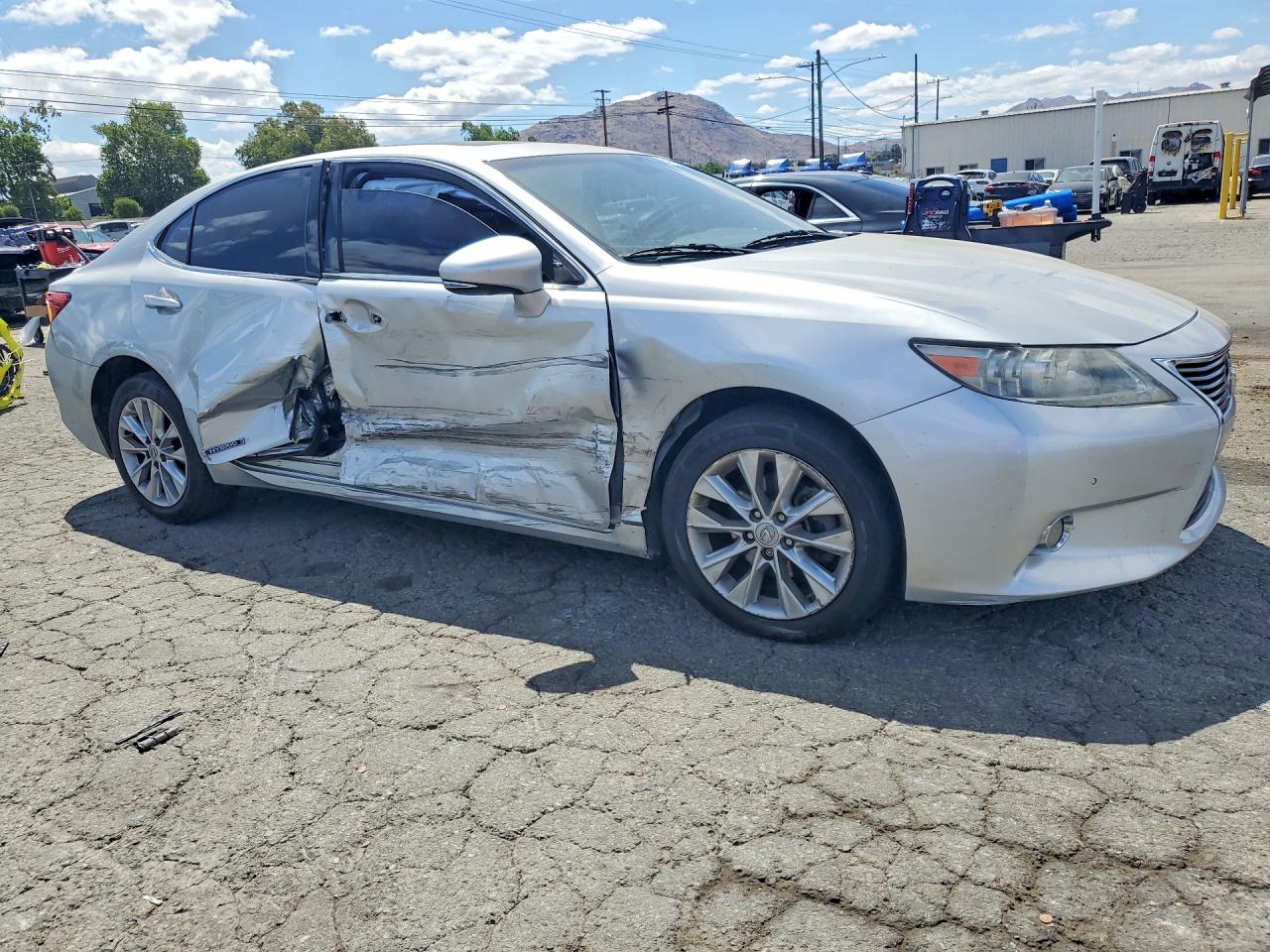 2013 LEXUS ES 300h