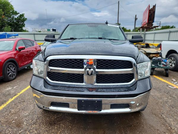 2016 RAM 1500 SLT