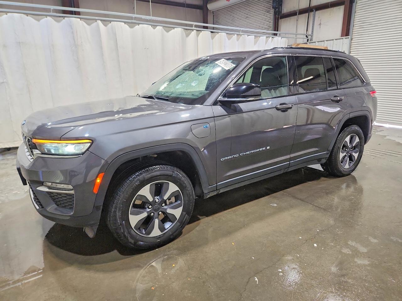 2024 JEEP GRAND CHEROKEE Limited 4XE — Front 3/4
