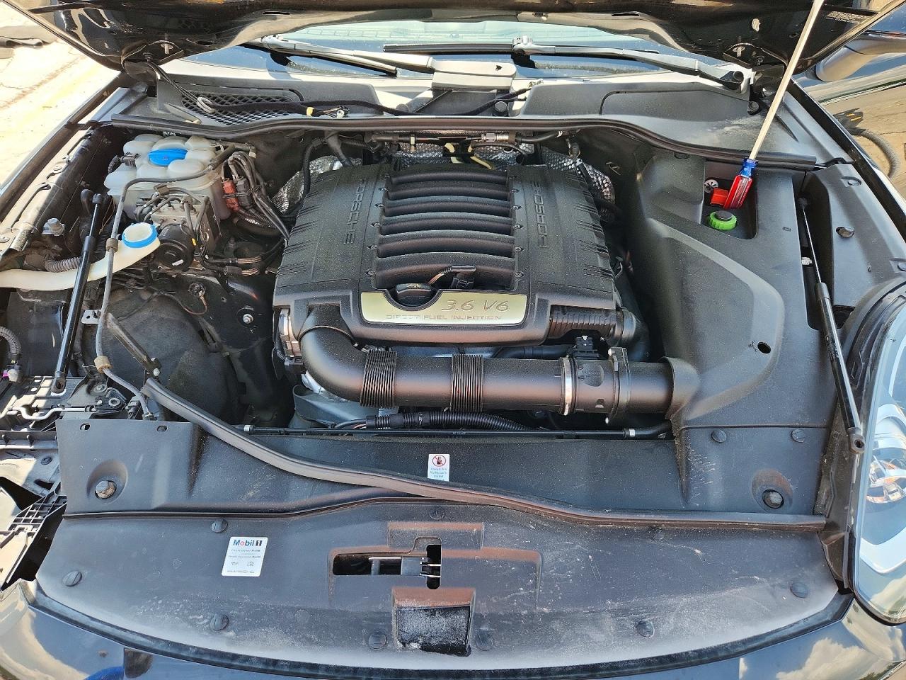 2017 PORSCHE CAYENNE
