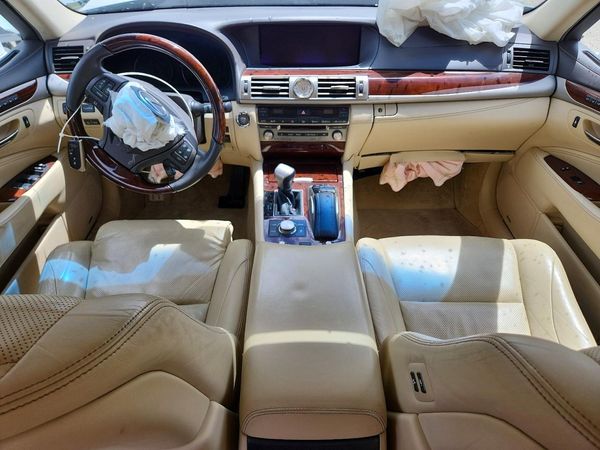 2017 LEXUS LS 460