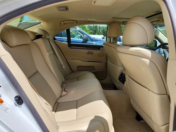 2017 LEXUS LS 460