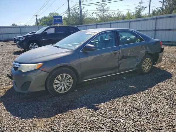 2012 TOYOTA CAMRY — Front 3/4