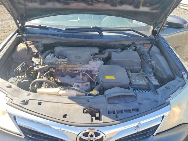 2012 TOYOTA CAMRY — Engine bay