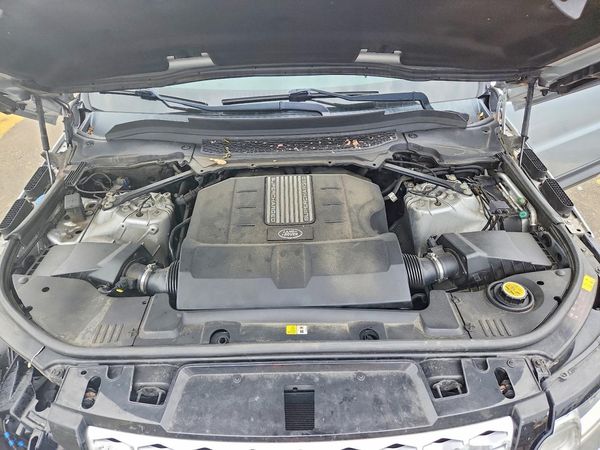 2015 LAND ROVER RANGEROVER HSE — Engine bay
