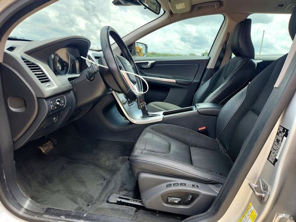 2017 VOLVO XC60 Base
