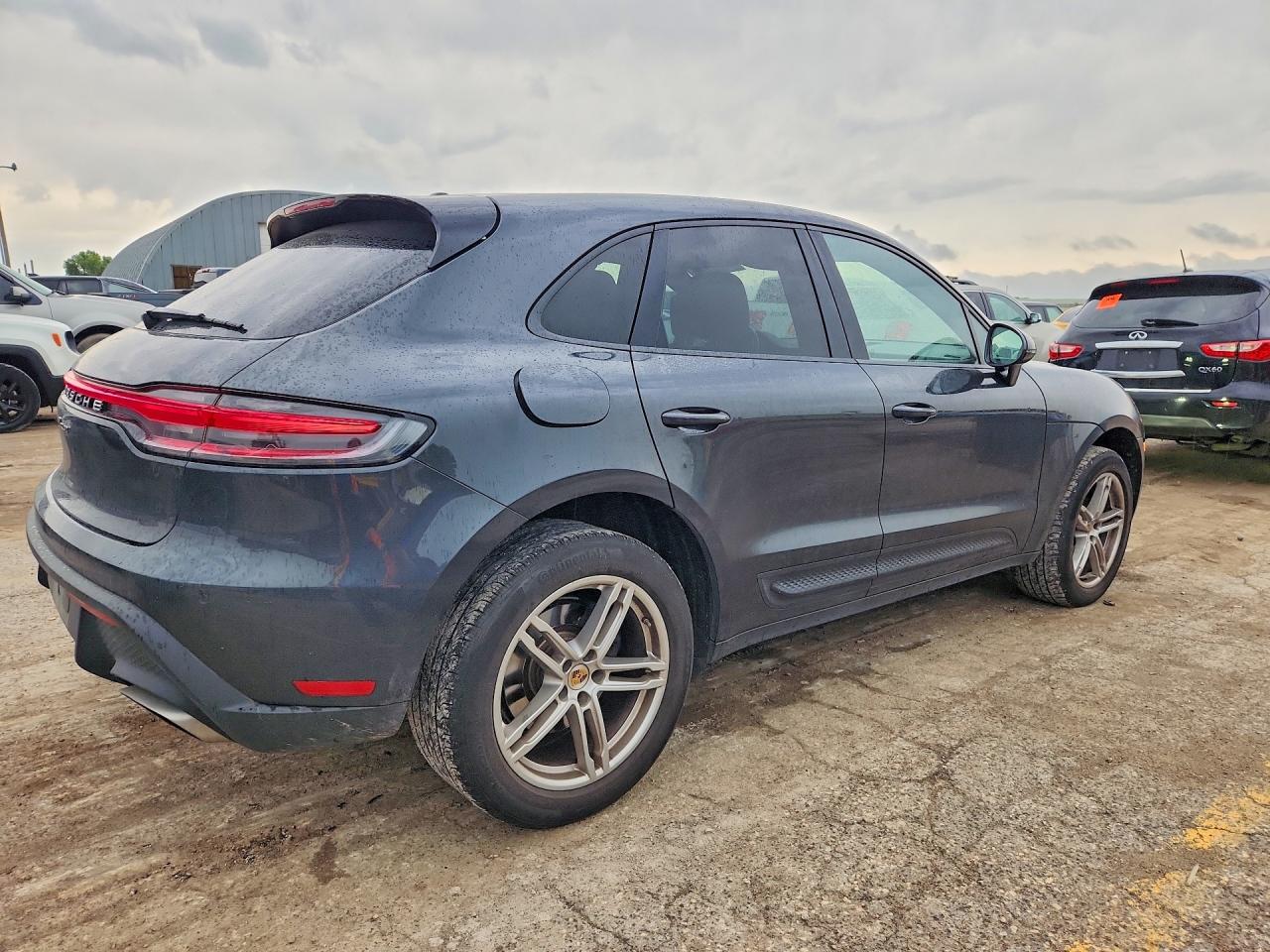 2022 PORSCHE MACAN