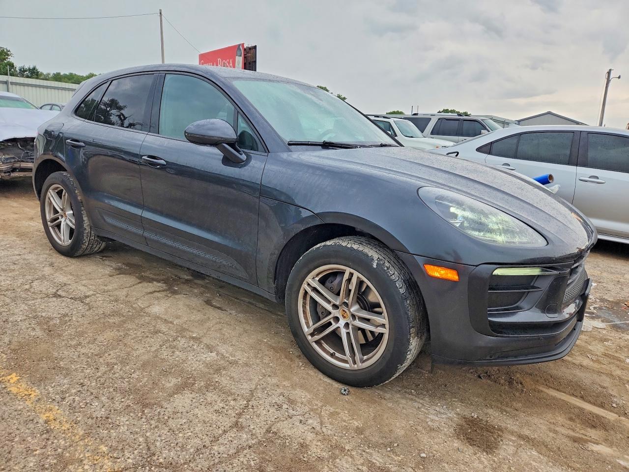 2022 PORSCHE MACAN