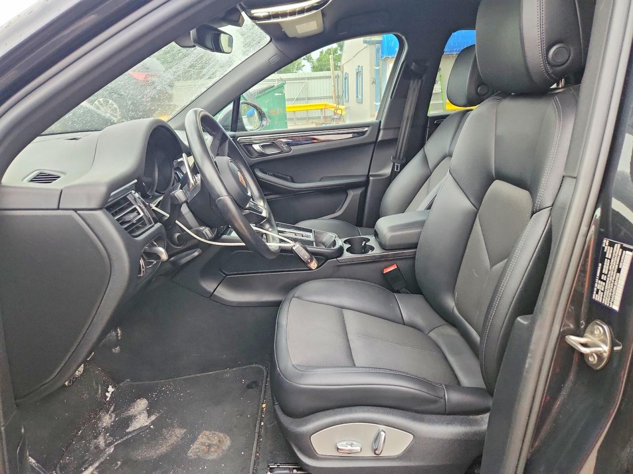 2022 PORSCHE MACAN