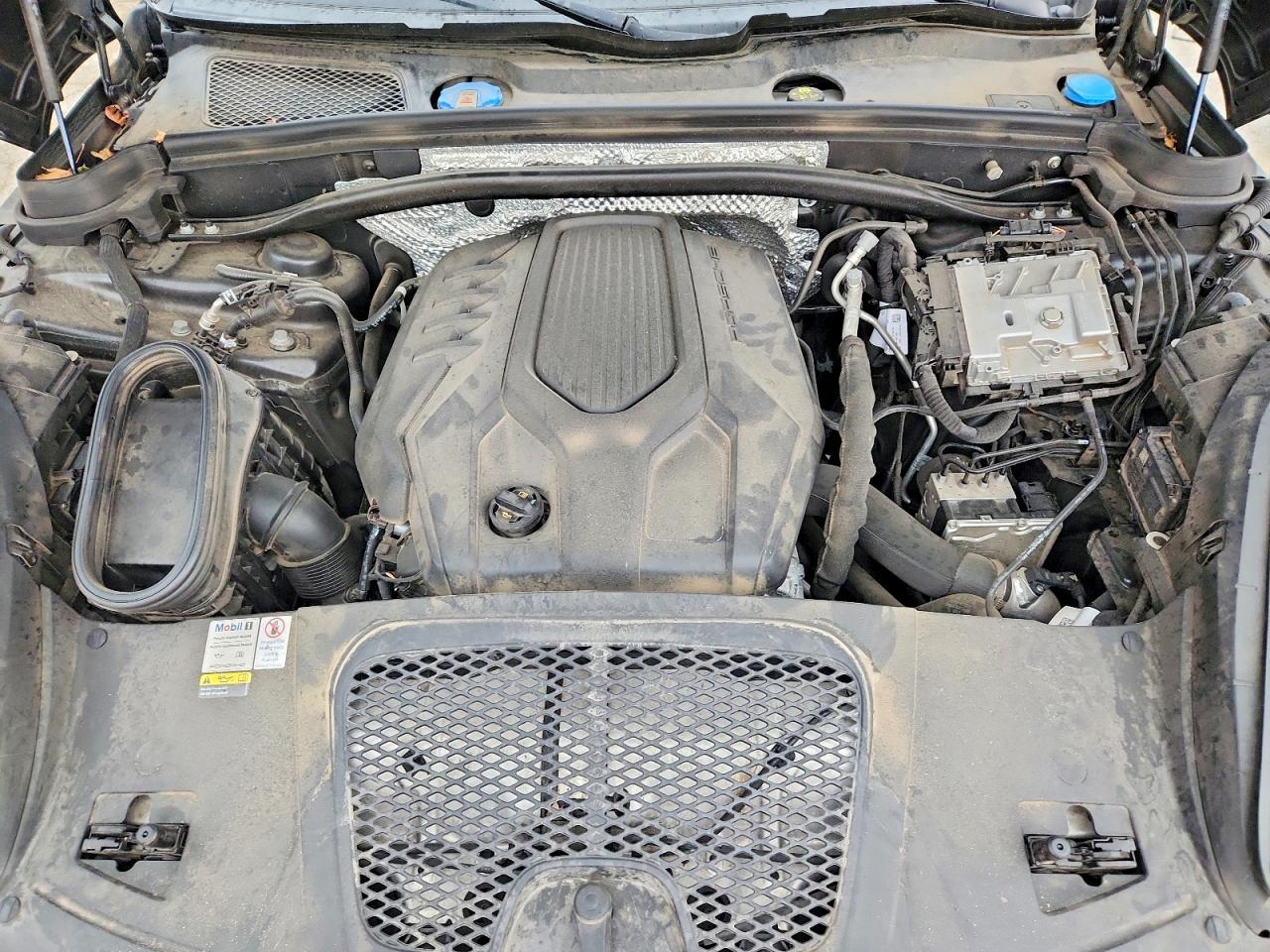 2022 PORSCHE MACAN