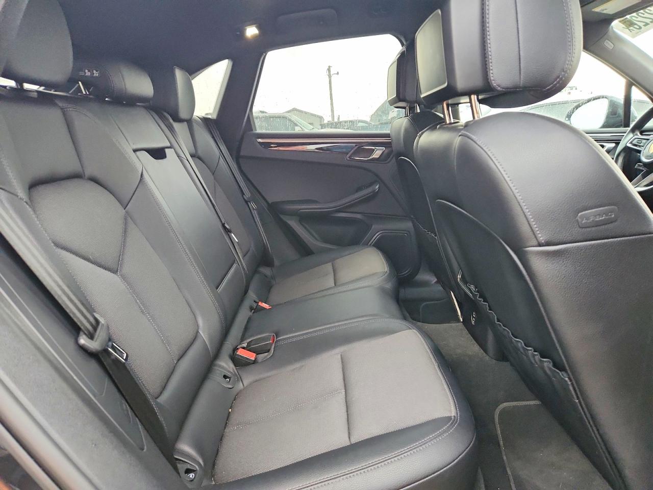 2022 PORSCHE MACAN