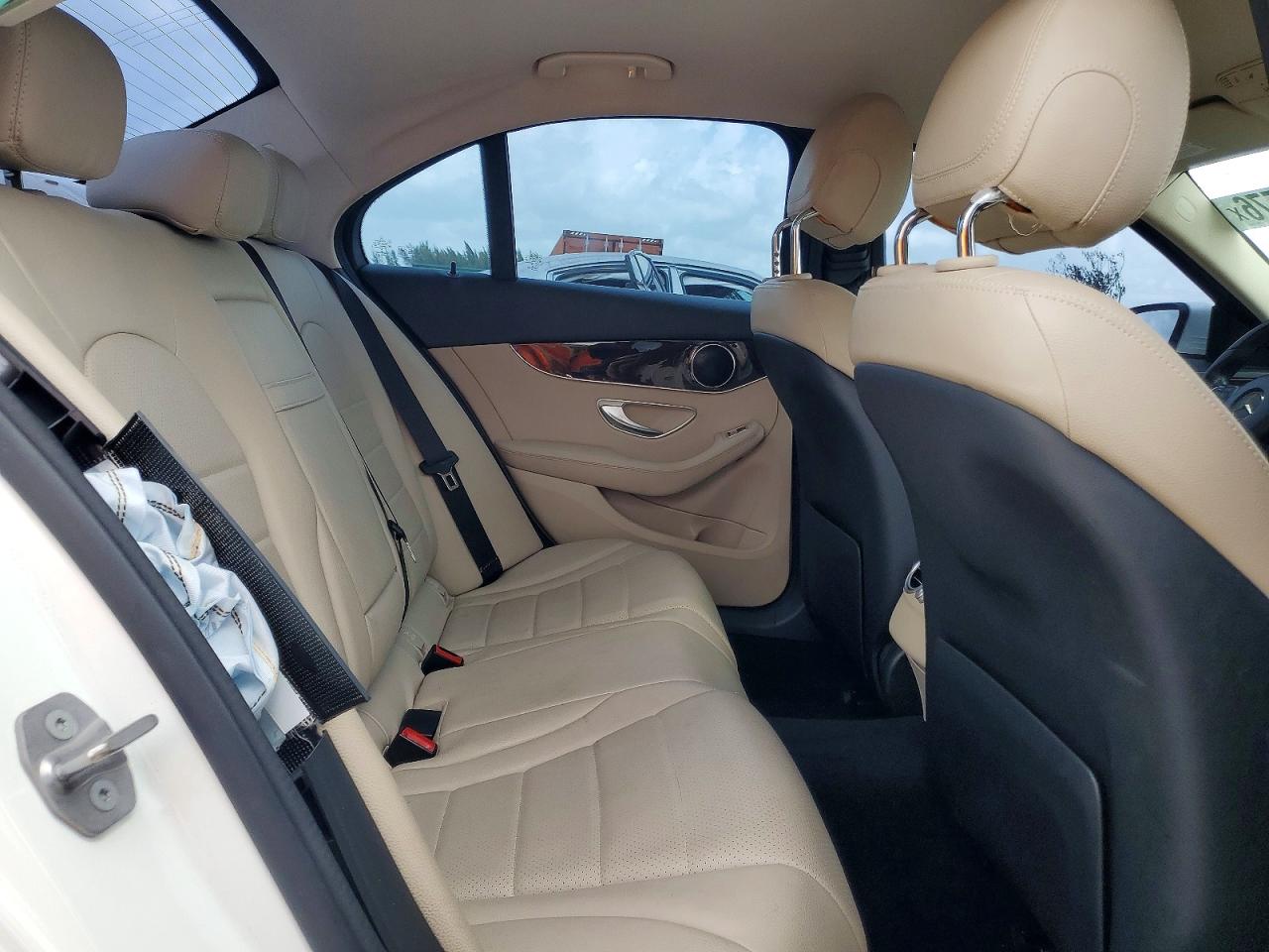 2016 MERCEDES-BENZ C C300