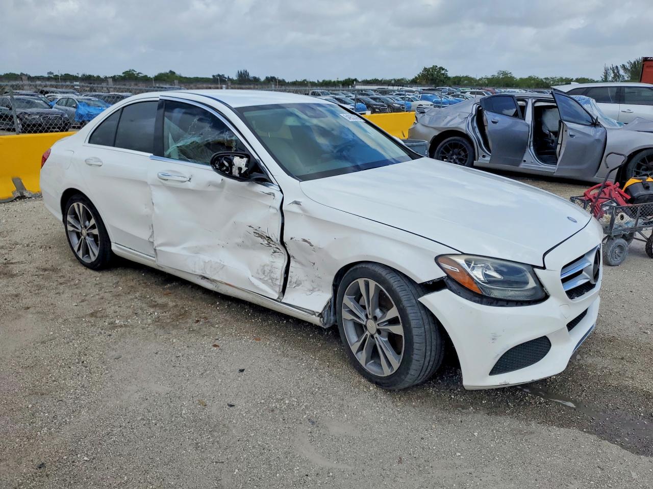 2016 MERCEDES-BENZ C C300