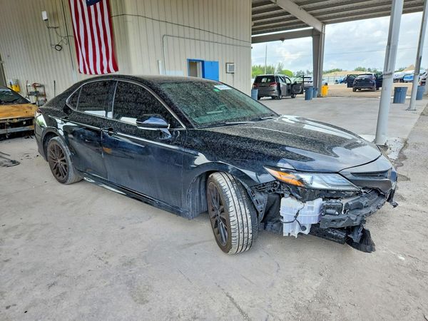 2022 TOYOTA CAMRY XSE
