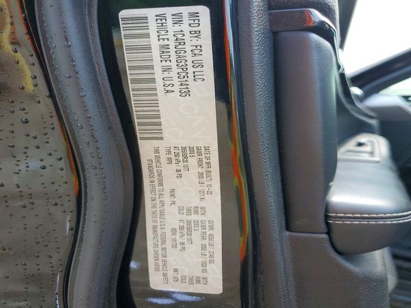 2023 JEEP GRAND CHEROKEE LAREDO 4X2