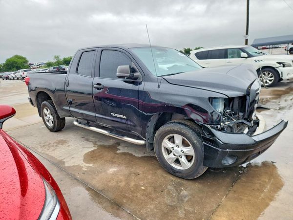 2012 TOYOTA TUNDRA SR5 — Passenger 3/4