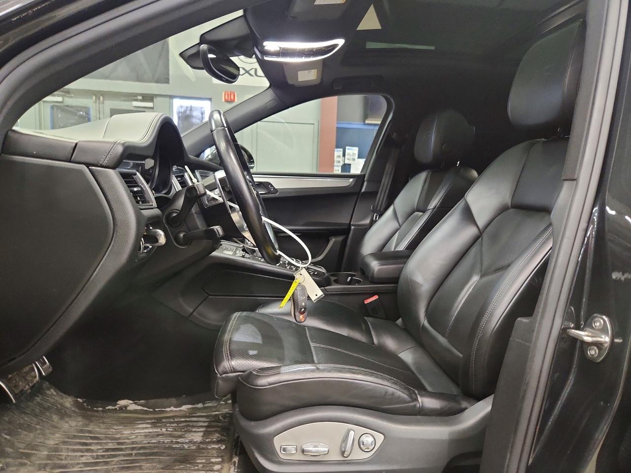 2017 PORSCHE MACAN