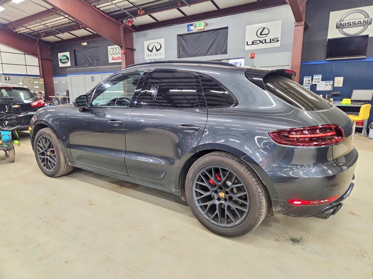 2017 PORSCHE MACAN