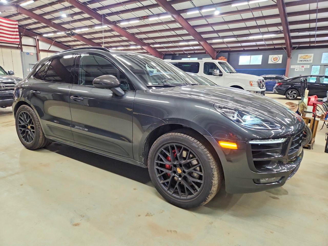2017 PORSCHE MACAN