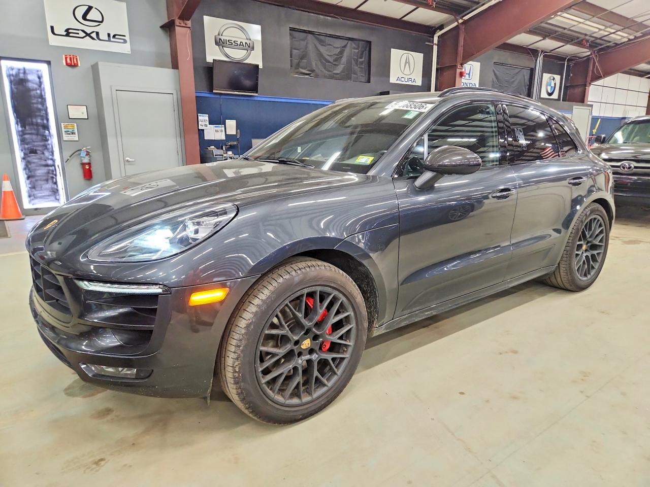2017 PORSCHE MACAN