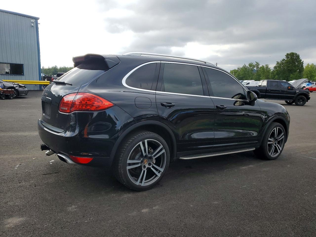 2013 PORSCHE CAYENNE