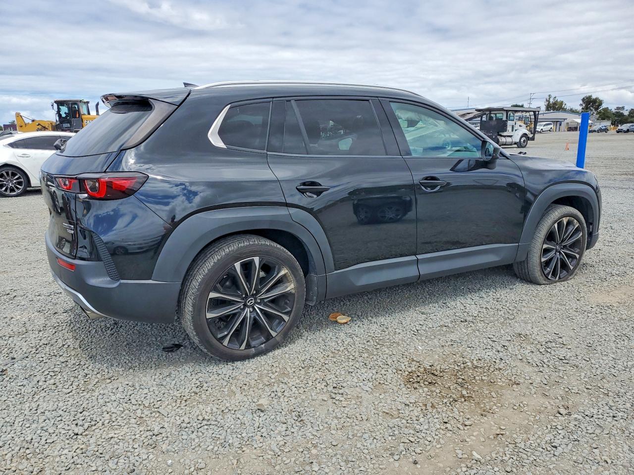 2023 MAZDA CX-50 Premium Package