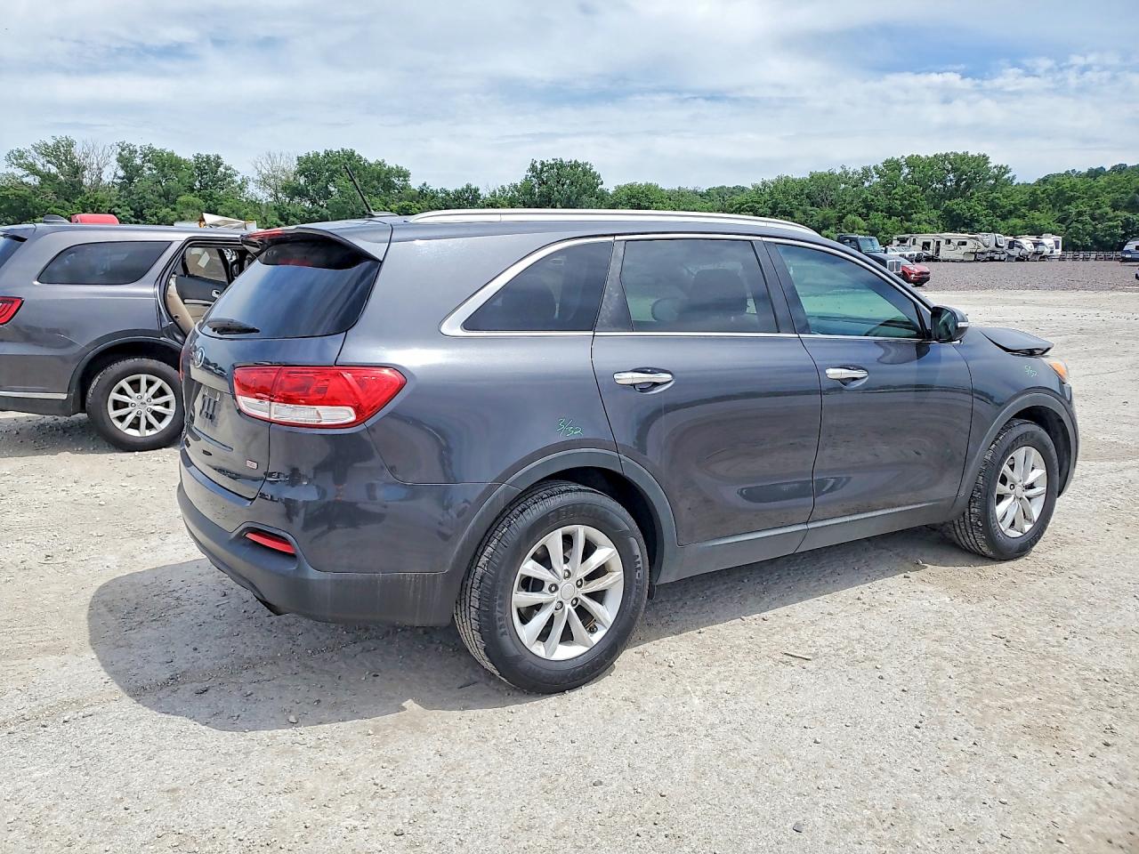 2017 KIA SORENTO L, LX
