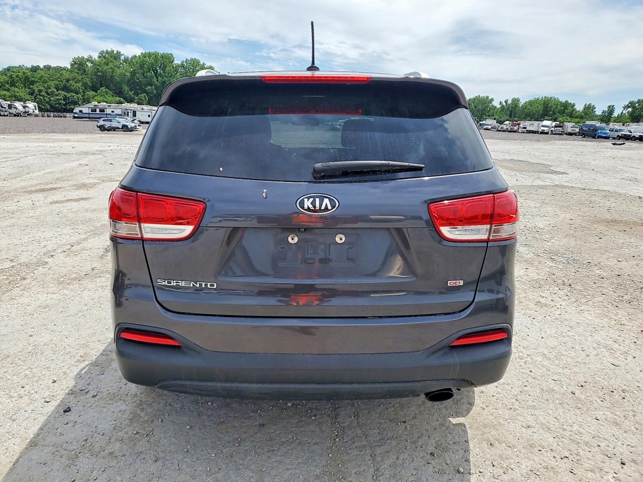 2017 KIA SORENTO L, LX