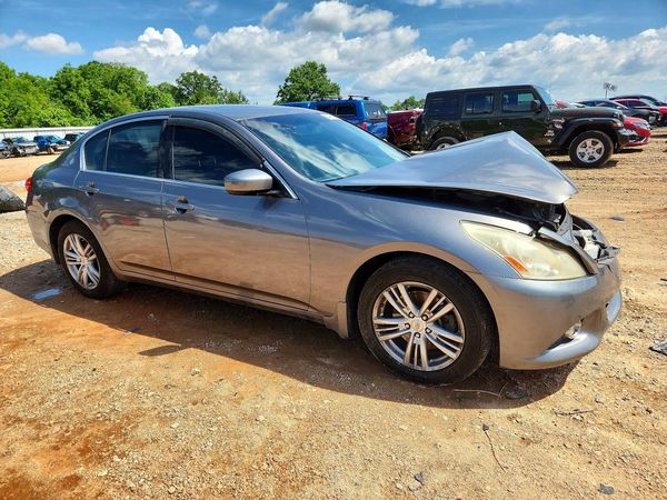 2013 INFINITI G37