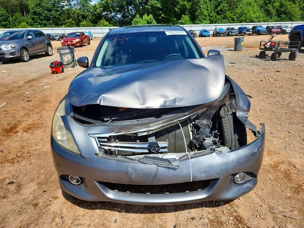 2013 INFINITI G37