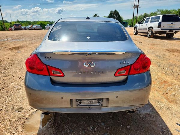 2013 INFINITI G37