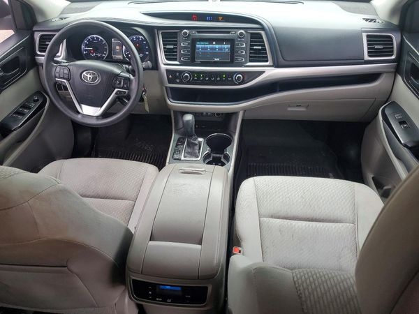 2017 TOYOTA HIGHLANDER LE/LE Plus