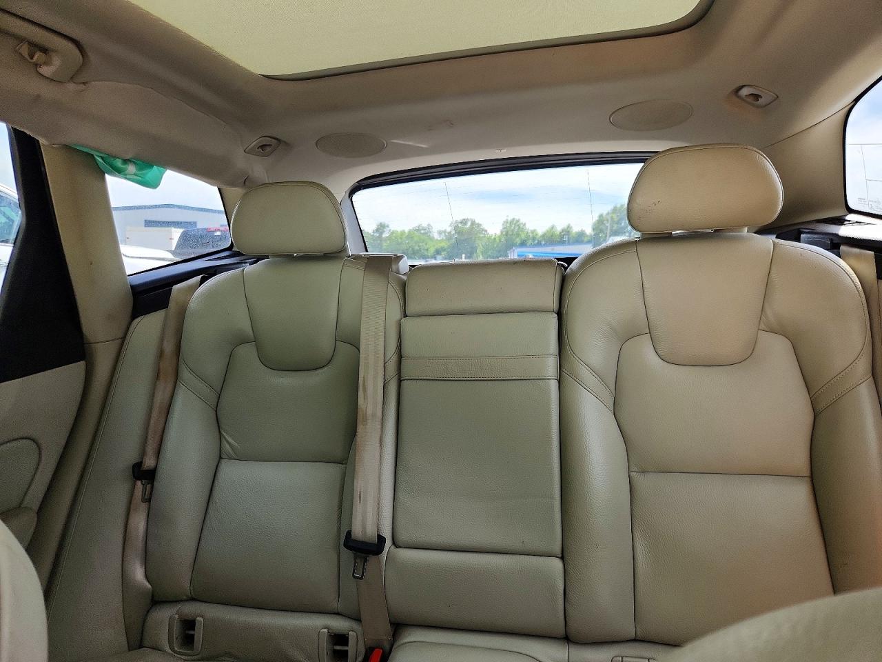 2019 VOLVO XC60 Momentum