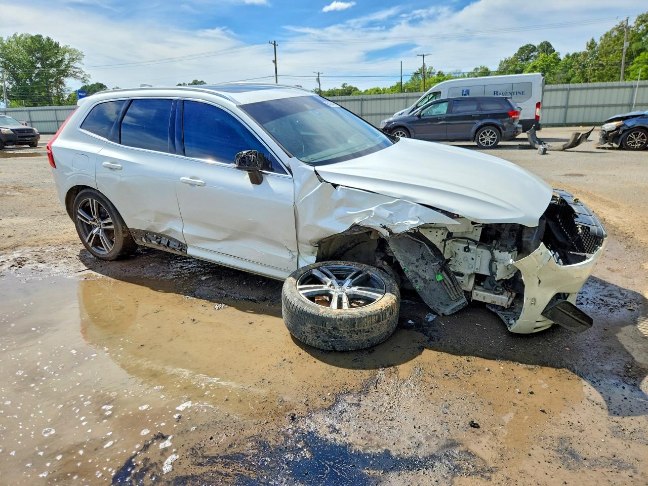 2019 VOLVO XC60 Momentum