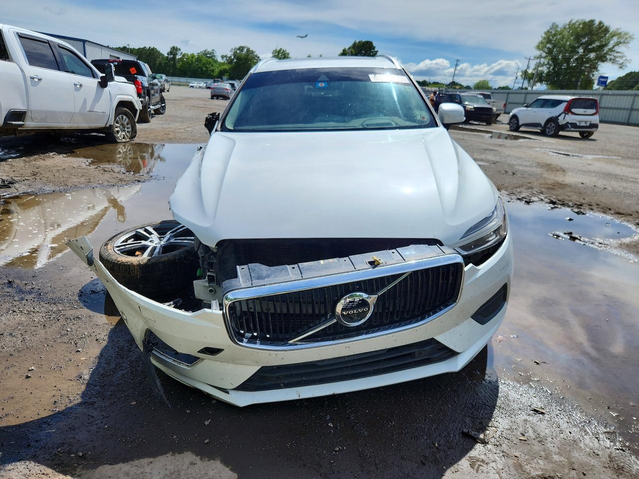 2019 VOLVO XC60 Momentum