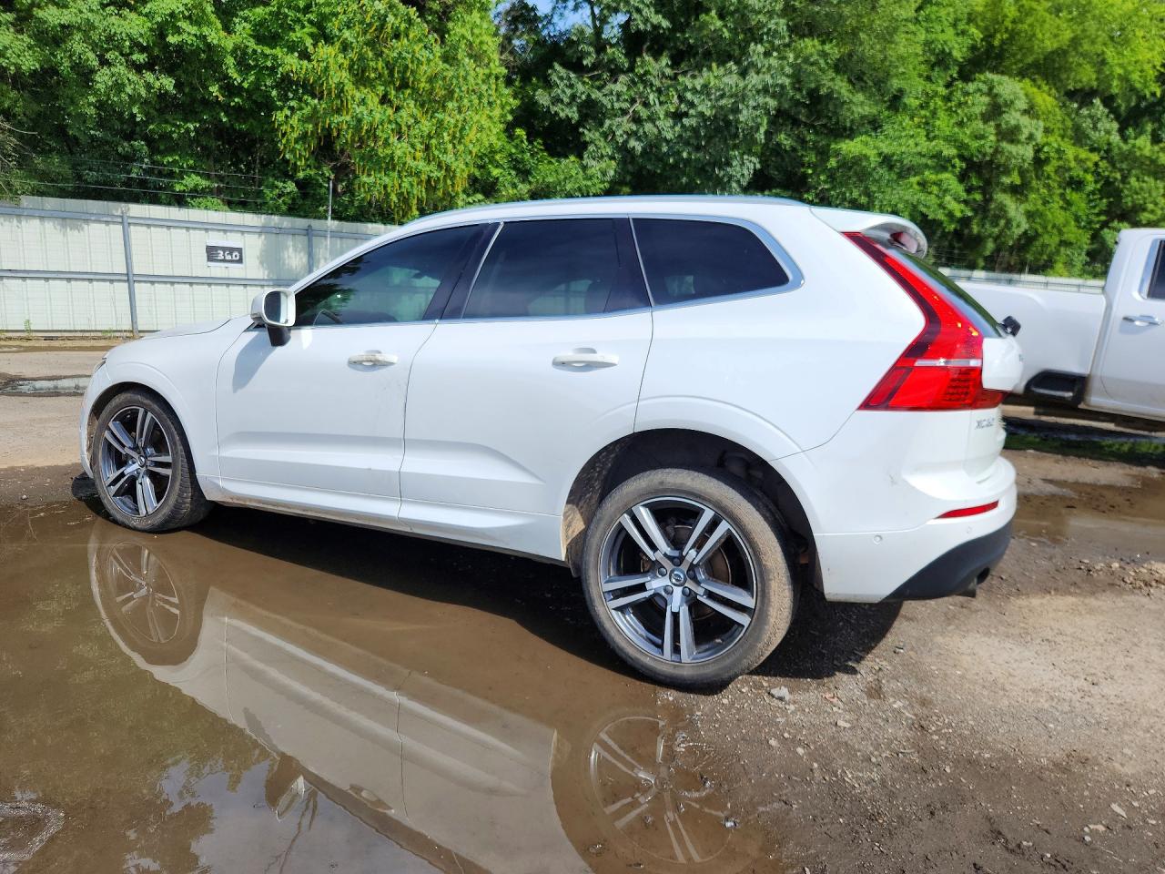 2019 VOLVO XC60 Momentum