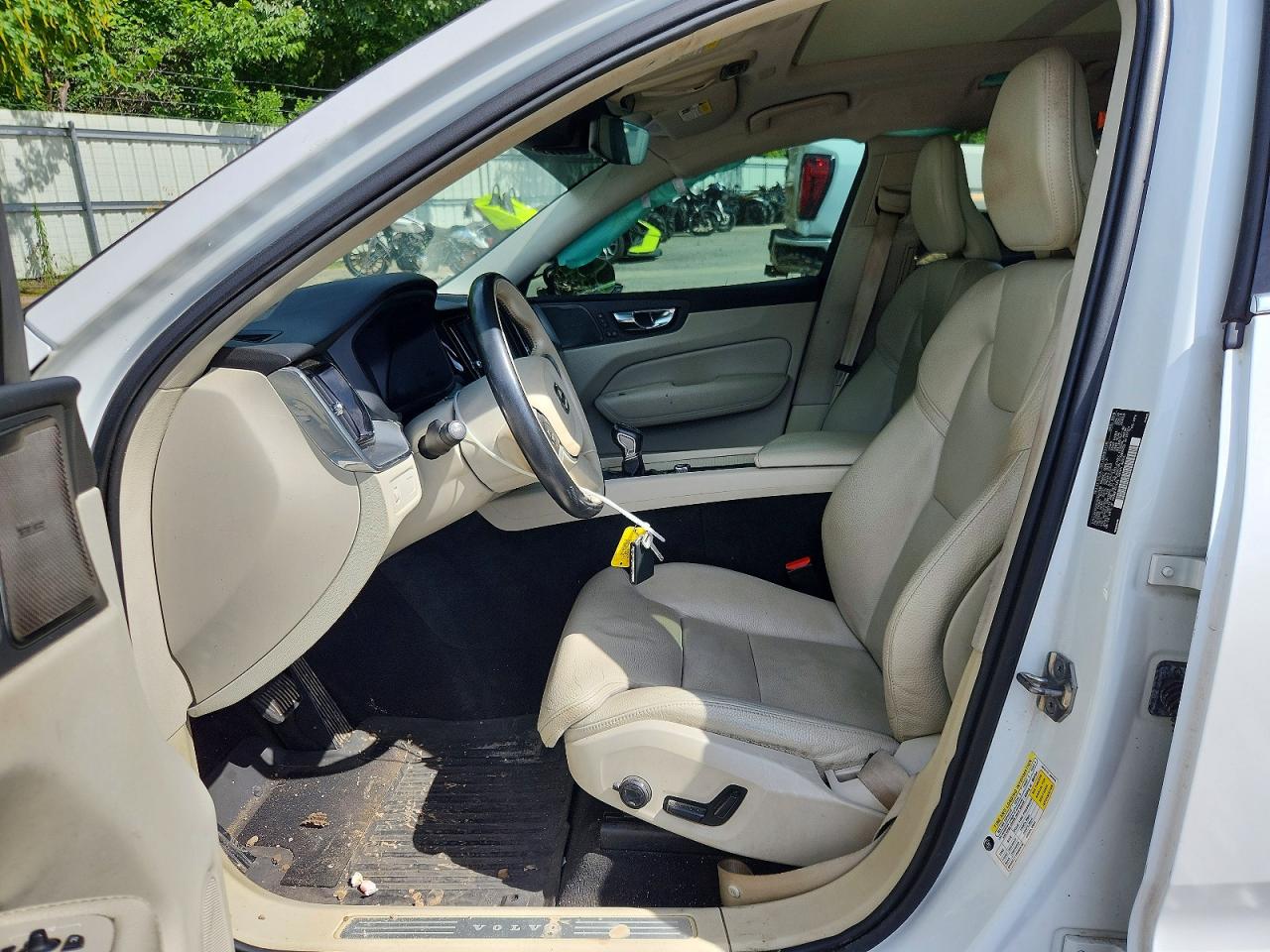2019 VOLVO XC60 Momentum