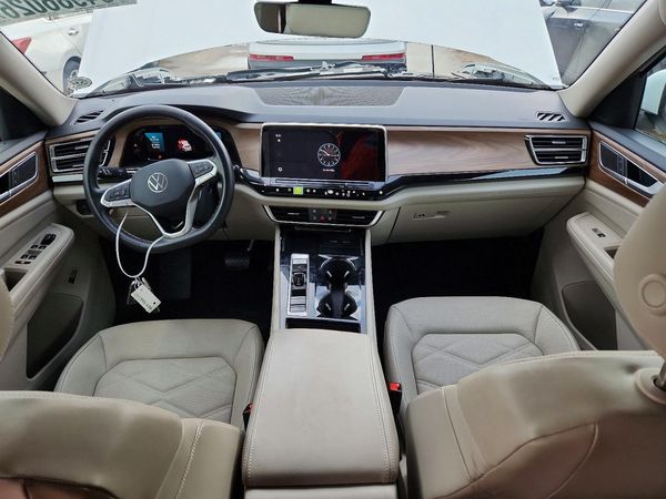 2024 VOLKSWAGEN ATLAS SE w/ Technology