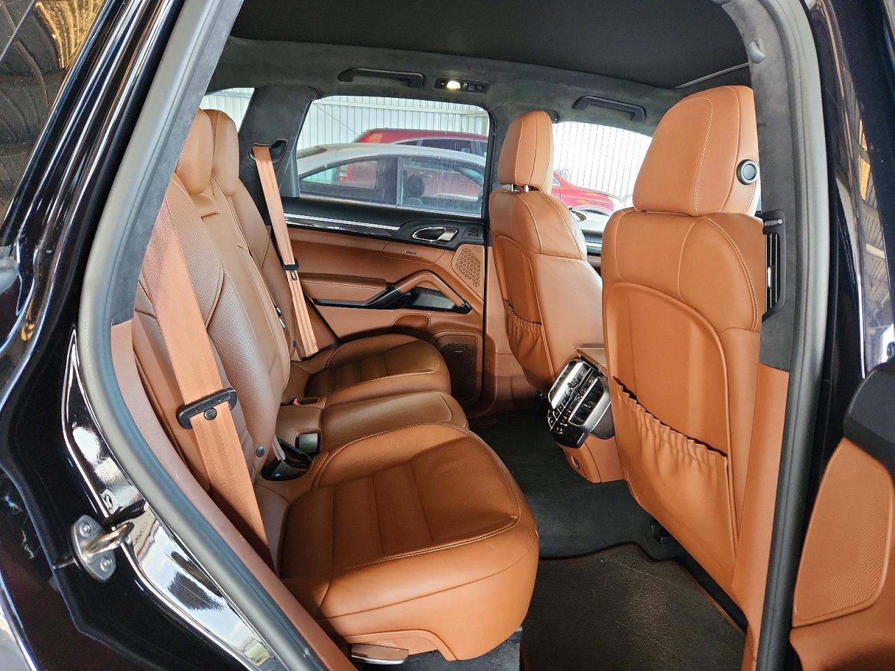 2017 PORSCHE CAYENNE Base, S