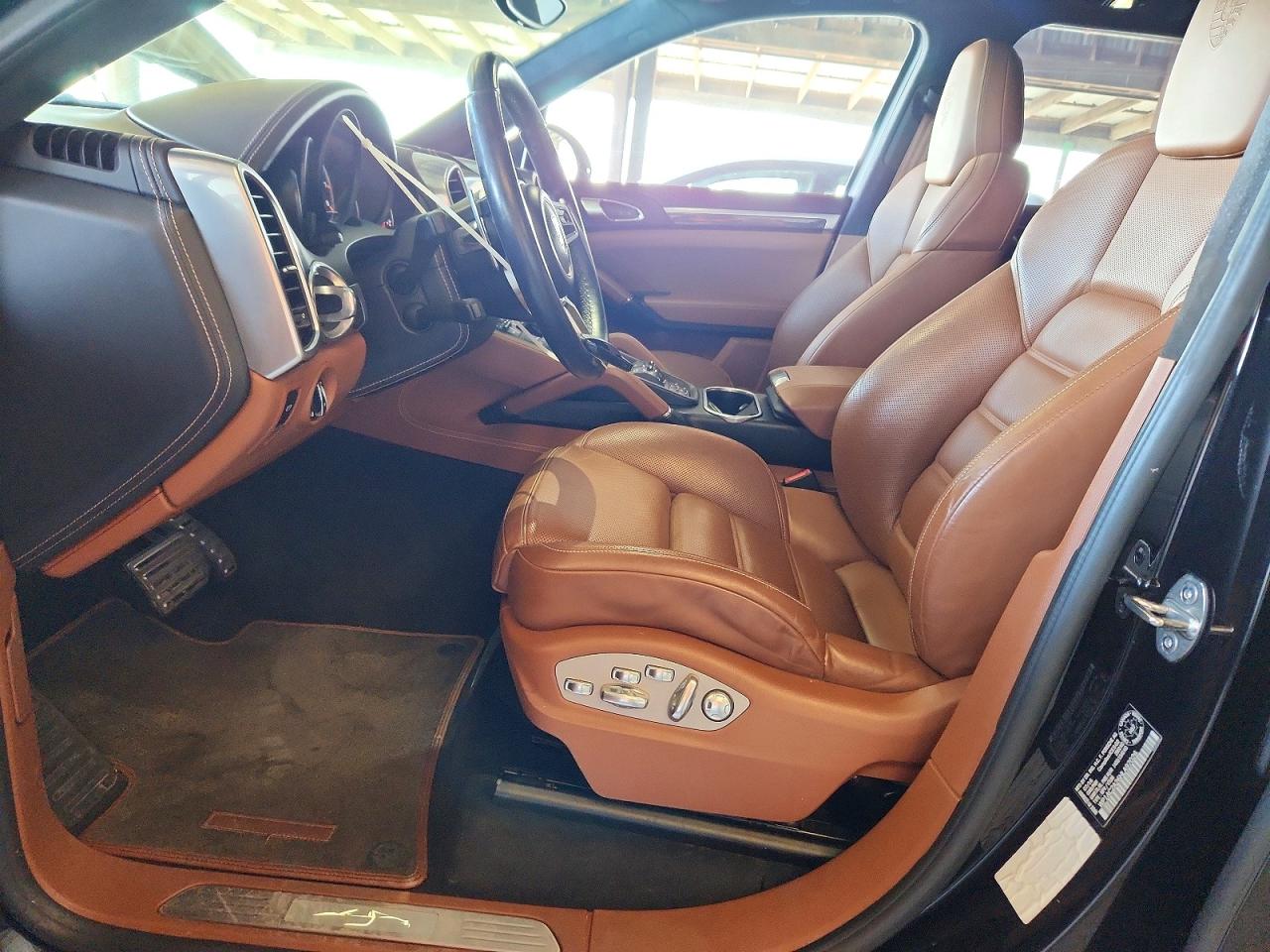 2017 PORSCHE CAYENNE Base, S