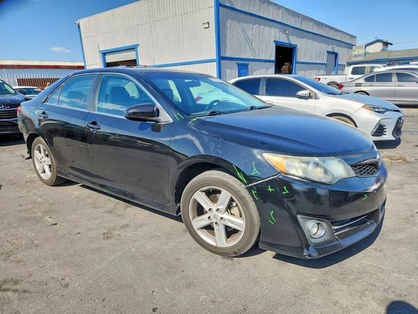 2012 TOYOTA CAMRY