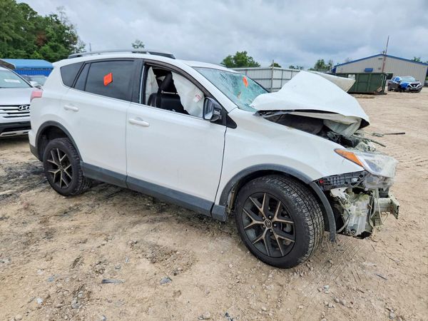2017 TOYOTA RAV4 SE — Passenger 3/4