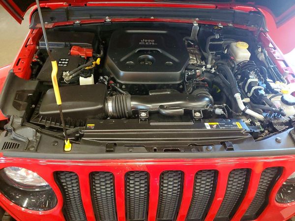 2021 JEEP WRANGLER UNLIMITED SAHARA — Engine bay