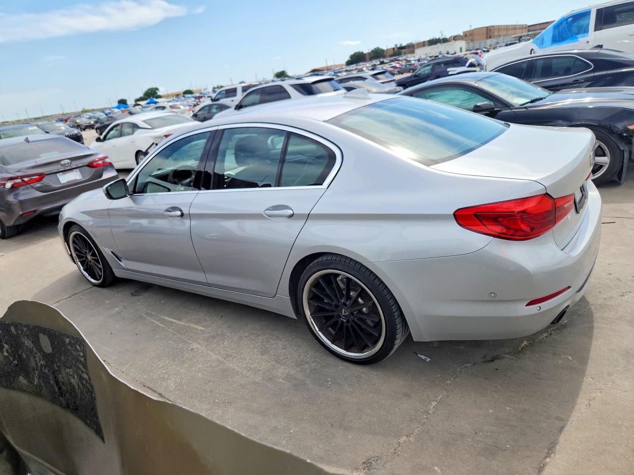 2019 BMW 530