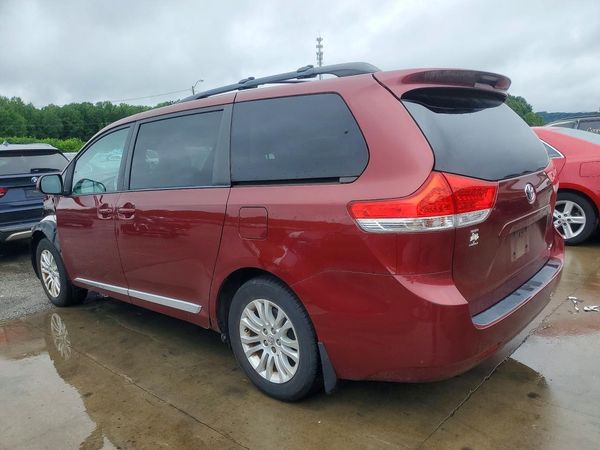 2014 TOYOTA SIENNA