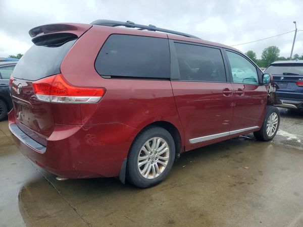 2014 TOYOTA SIENNA