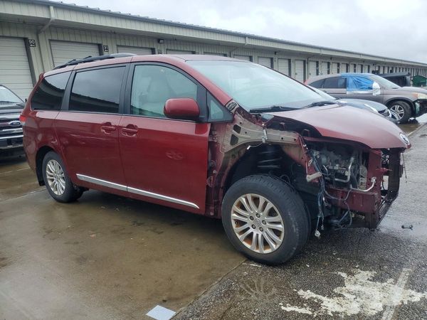 2014 TOYOTA SIENNA