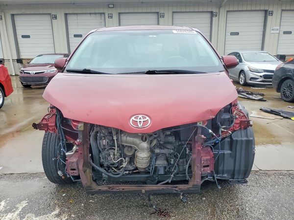 2014 TOYOTA SIENNA